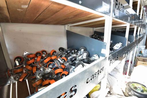 عکس فروشگاه چرخ پارس