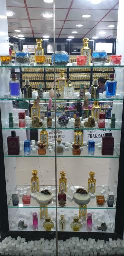 عکس فروشگاه عطر مکران پرفیوم