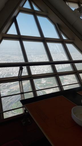 عکس رستوران گردان برج میلاد