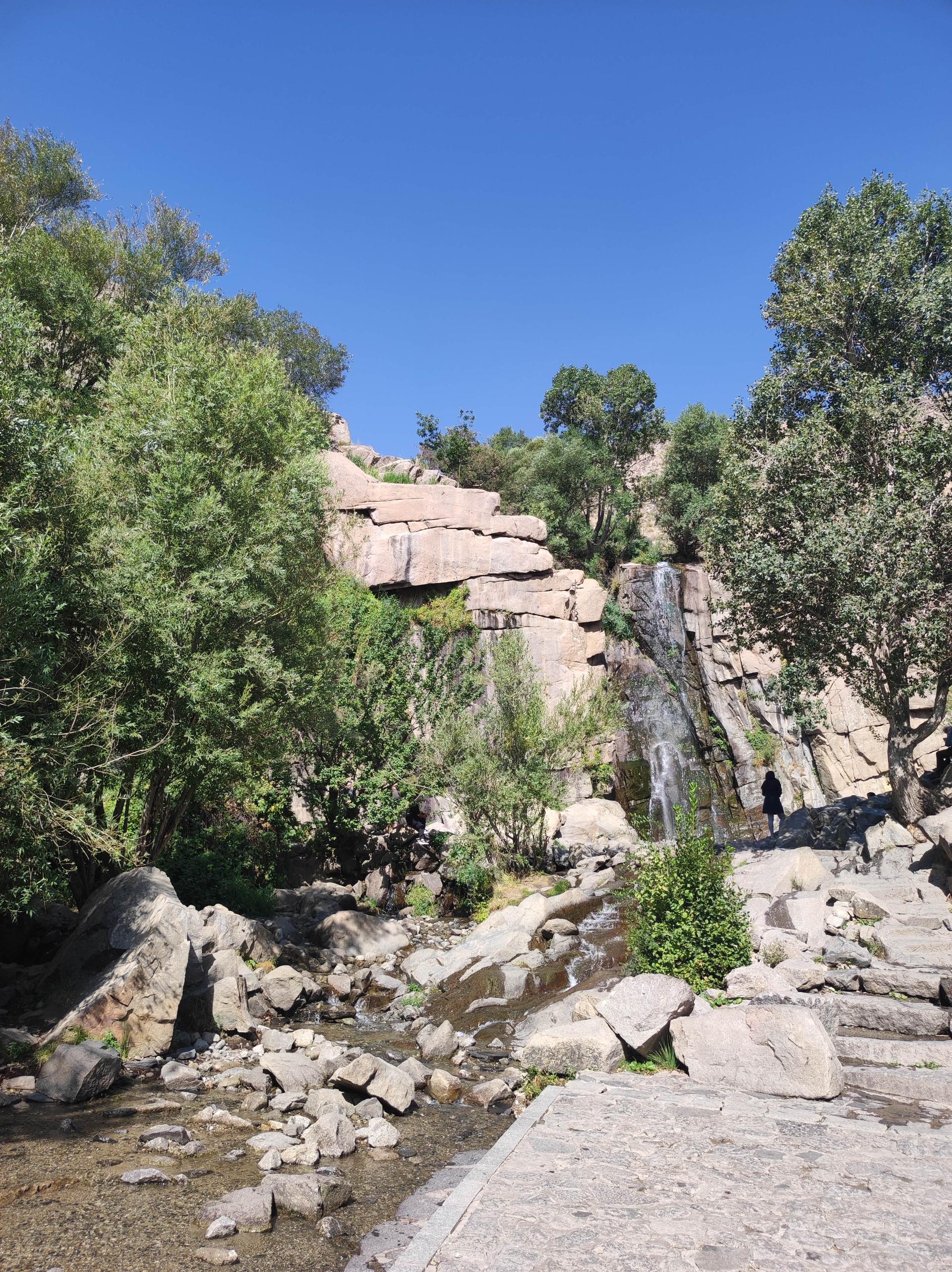 عکس آبشار گنجنامه