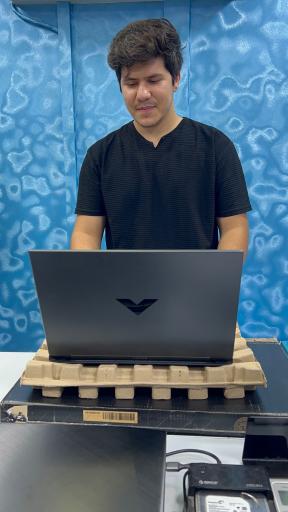 عکس کامپیوتر و لپتاپ پیشگامان فناوری