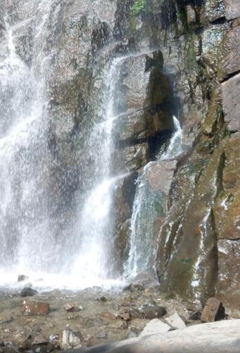 عکس آبشار گنجنامه