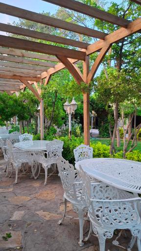 عکس رستوران سه کاج