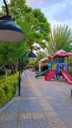 عکس رستوران سه کاج