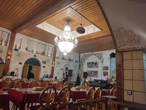 عکس رستوران سه کاج