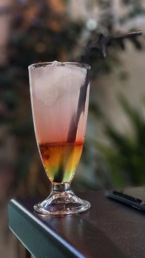 عکس کافه اسکوبار