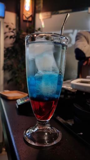 عکس کافه اسکوبار