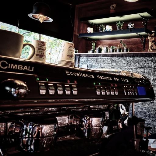 عکس کافه اسکوبار