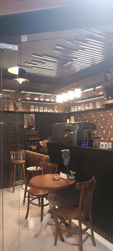 عکس کافه اسکوبار