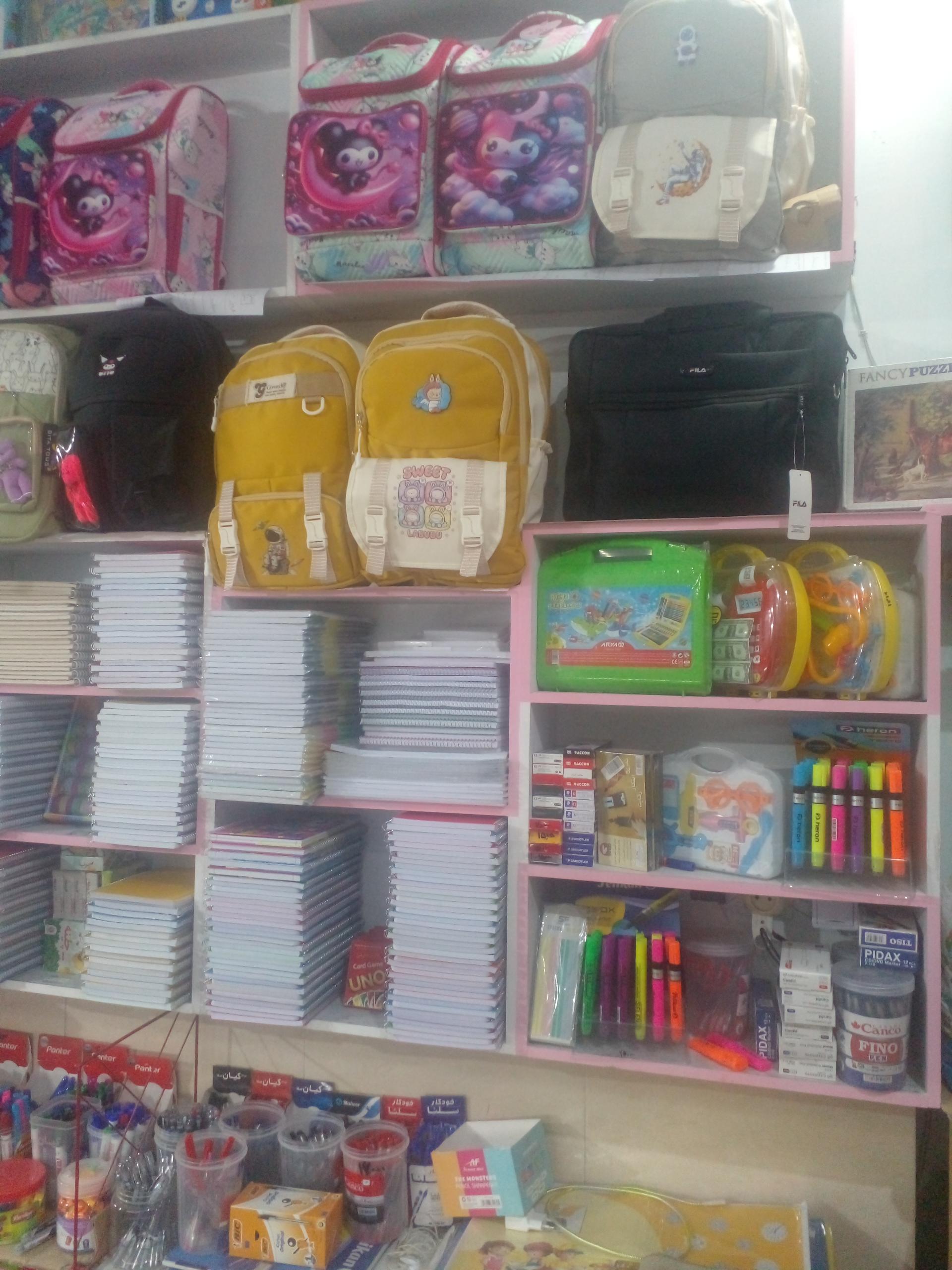 عکس تحریر و اسباب بازی رنگین کمان