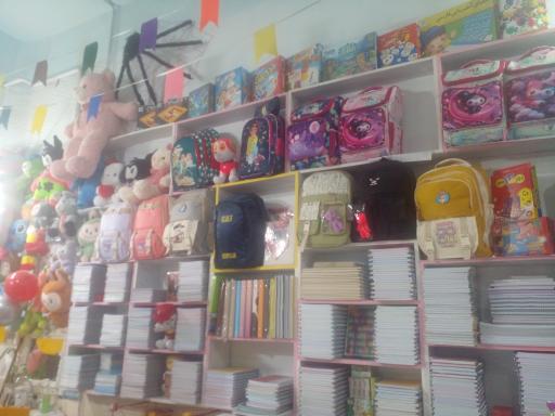 عکس تحریر و اسباب بازی رنگین کمان