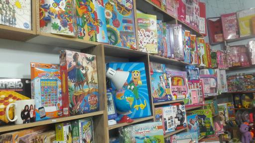 عکس تحریر و اسباب بازی رنگین کمان