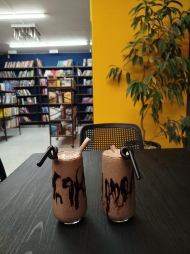 عکس کافه کتاب ماجرا