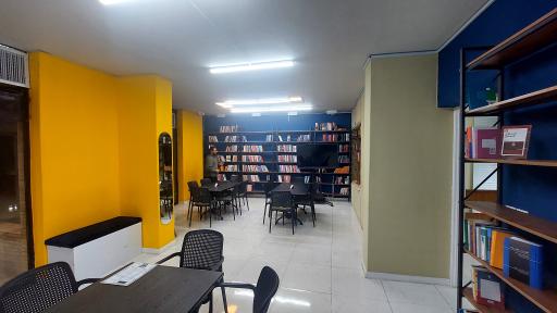 عکس کافه کتاب ماجرا