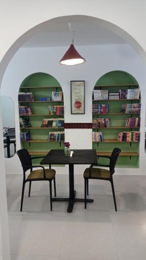 عکس کافه کتاب ماجرا