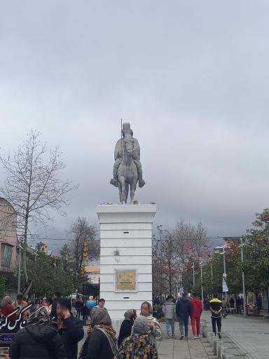 عکس تندیس میرزا کوچک خان