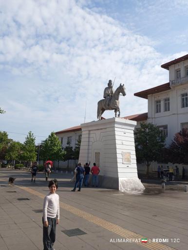 عکس تندیس میرزا کوچک خان