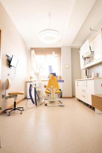 عکس دندان‌پزشکی سینا دکتر مصطفی حیدری