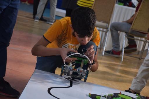 عکس آموزشگاه فنی حرفه ای رباتیک آریانا