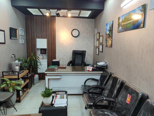 عکس مشاورین آقای املاک