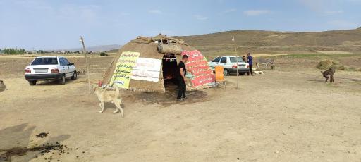 عکس عسل فروشی آقای بهزاد و عبدالله سروی