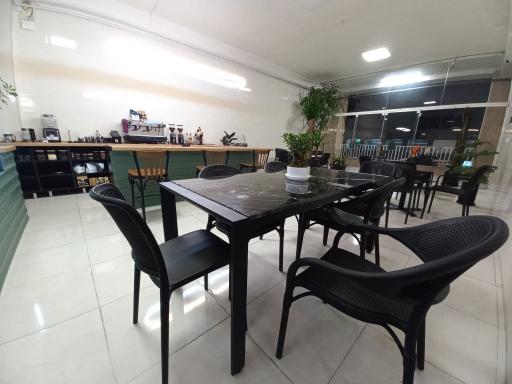 عکس کافه‌ قنادی‌ سبز