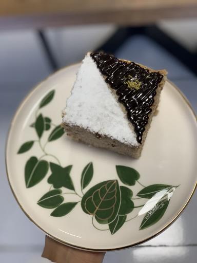 عکس کافه‌ قنادی‌ سبز