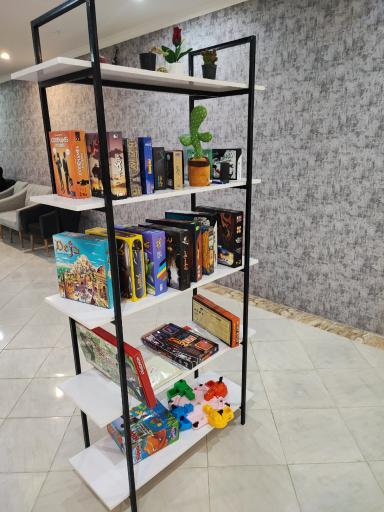 عکس کافه فست فود کافیین 