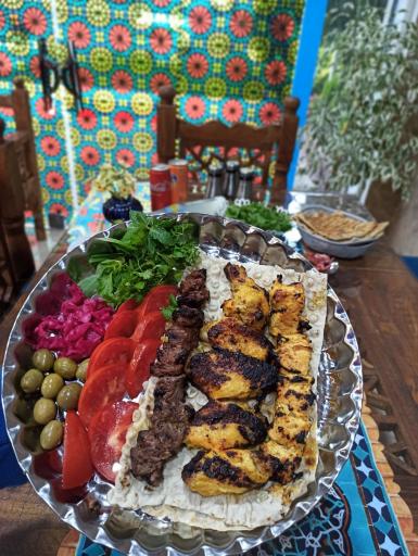 عکس کافه کباب خانم و آقای آبی