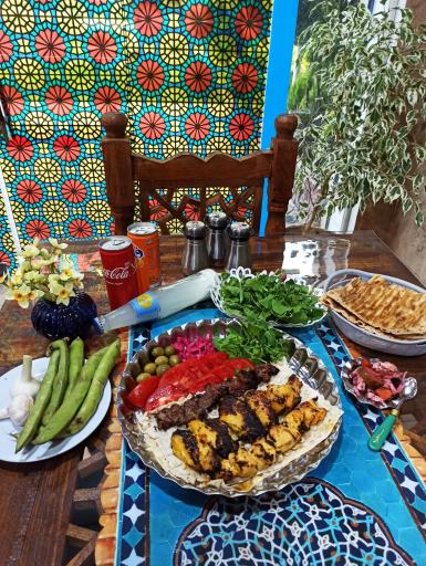 عکس کافه کباب خانم و آقای آبی