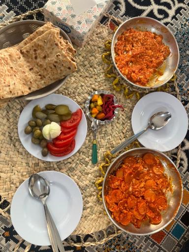 عکس کافه کباب خانم و آقای آبی