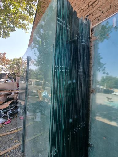 عکس بنگاه شیشه سکوریت نیکبخت