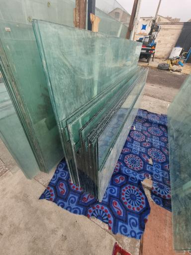 عکس بنگاه شیشه سکوریت نیکبخت