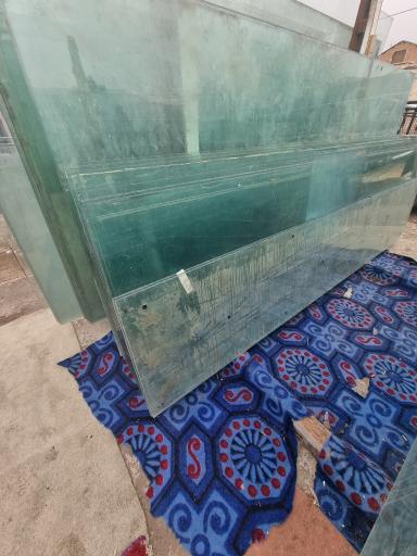 عکس بنگاه شیشه سکوریت نیکبخت