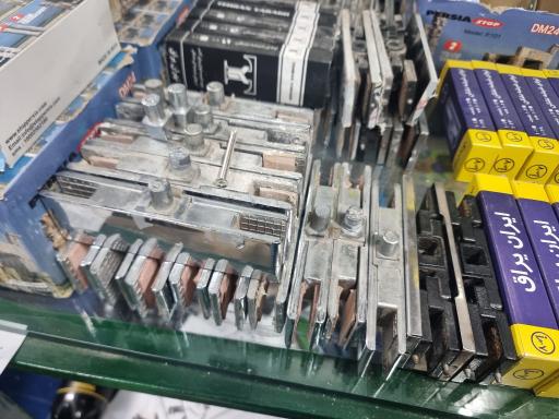 عکس بنگاه شیشه سکوریت نیکبخت