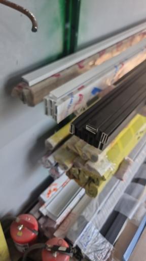 عکس بنگاه شیشه سکوریت نیکبخت