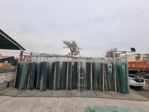 عکس بنگاه شیشه سکوریت نیکبخت