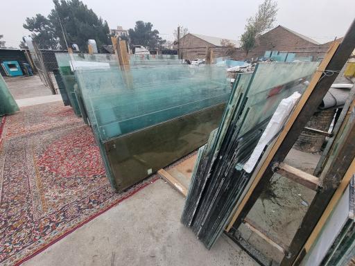 عکس بنگاه شیشه سکوریت نیکبخت