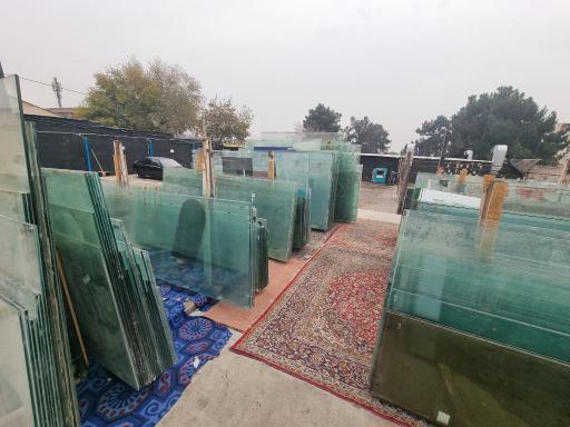 عکس بنگاه شیشه سکوریت نیکبخت