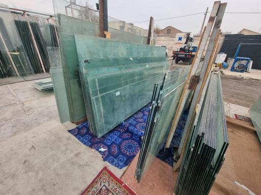 عکس بنگاه شیشه سکوریت نیکبخت