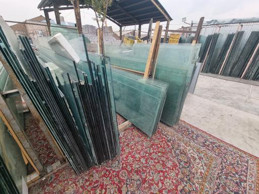 عکس بنگاه شیشه سکوریت نیکبخت