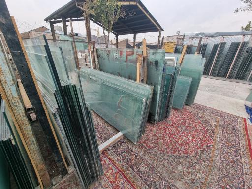 عکس بنگاه شیشه سکوریت نیکبخت