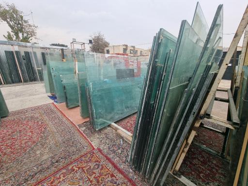 عکس بنگاه شیشه سکوریت نیکبخت