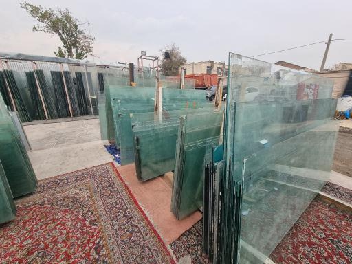 عکس بنگاه شیشه سکوریت نیکبخت