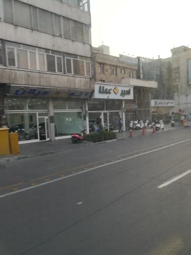 عکس امیر عطا (نمایشگاه اتومبیل)