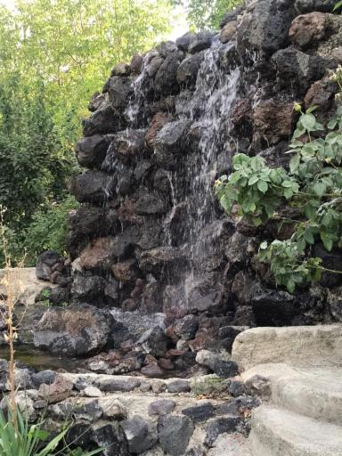 عکس باغ تالار نیلوفر