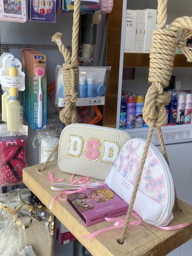 عکس فروشگاه لوازم آرایشی بهداشتی براش