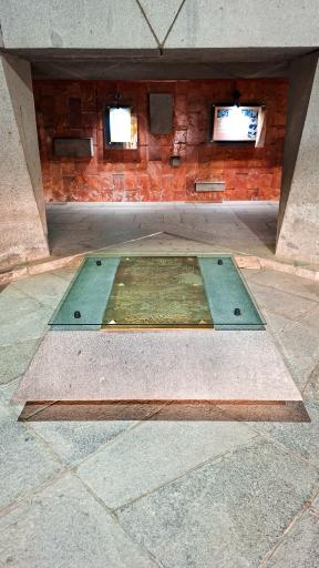 عکس آرامگاه نادر شاه افشار