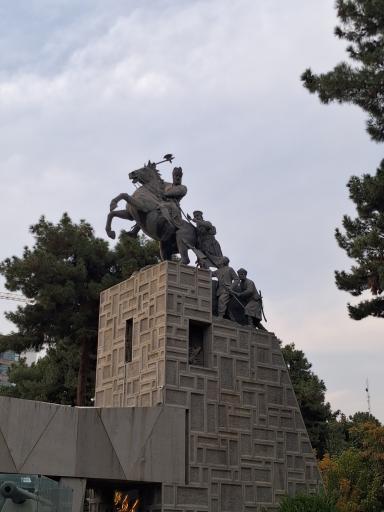 عکس آرامگاه نادر شاه افشار