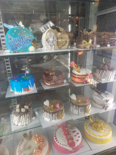 عکس شیرینی و بستنی هستی مرزانی